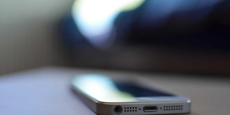 Crystal Clear Style：用橙色时尚点亮你的穿搭协调艺术