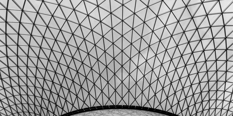 Crystal Clear Style:用橙色点亮时尚坐标,打造无可挑剔的穿搭指南