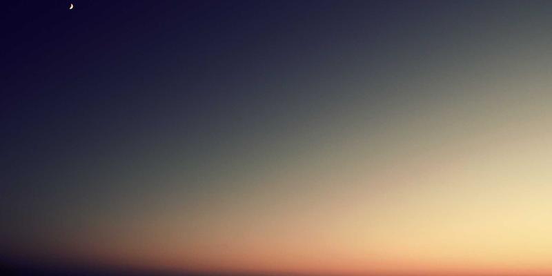 Crystal Clear Style进阶指南：融合Vaporwave美学的未来感穿搭哲学