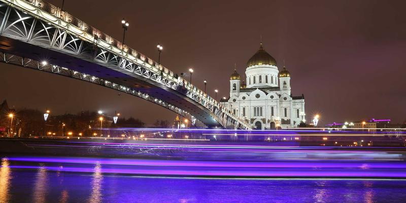 Crystal Clear风格：极简主义与功能透明性的时尚融合之道