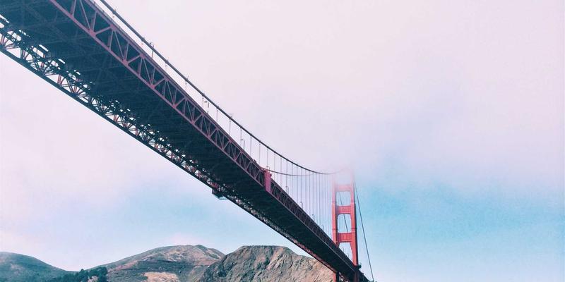 从Vaporwave Fashion到个人形象塑造：透明化产品路线图如何引领时尚科技新浪潮