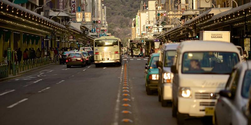 从Vaporwave到日常穿搭：Crystal Clear Style风格解析与实战指南