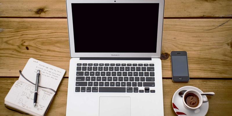 数字极简主义的Crystal Clear实践：以纯净风格重塑个人形象与高效工作流